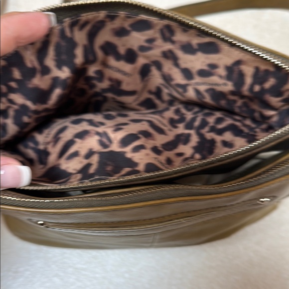 B. Makowsky Olive green Crossbody Bag with Chain Detail - Picture 8 of 10